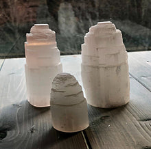 Load image into Gallery viewer, Selenite Tower