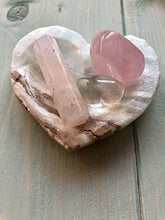 Load image into Gallery viewer, Caribbean Calcite Heart Trinket Dish
